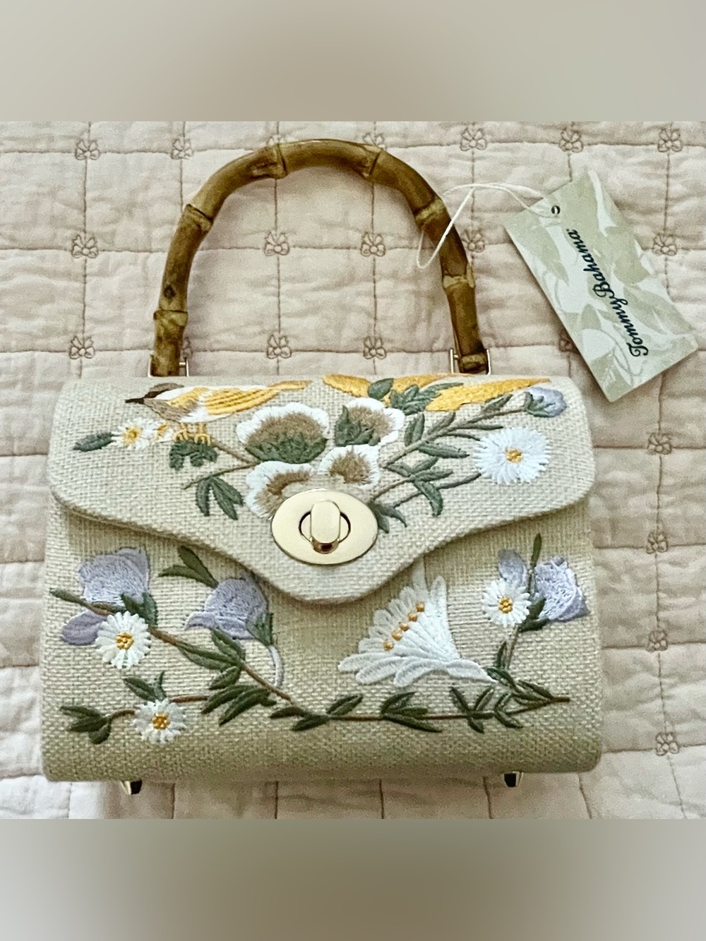 Tommy Bahama Bird & Floral Embroidered Canvas Bamboo Top Handle w Unique Chain - Picture 13 of 16